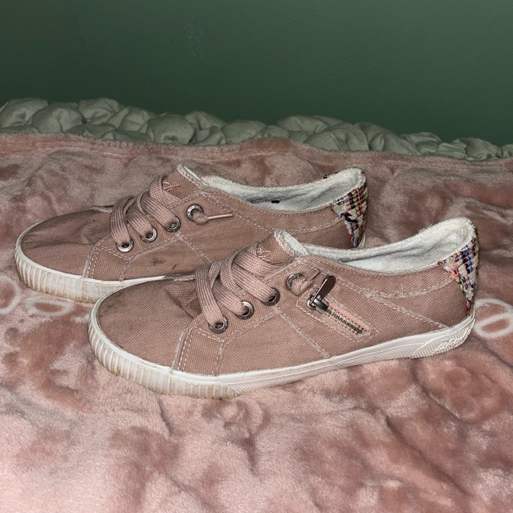 pink 6.5 womens sneakers🩷